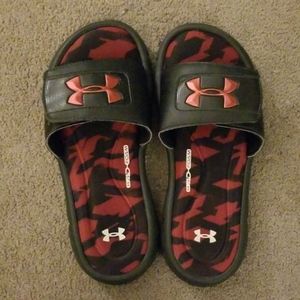 Boys Under Armour Cushion Slides Red Camo  sz 5y